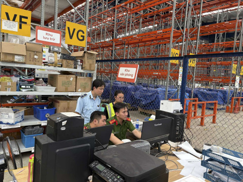 Bắc Ninh: Thu giữ hàng chục nghìn sản phẩm nghi lậu, giả tại kho hàng “khủng” của Công ty Á Châu
