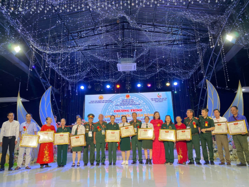 ​​​​​​​Tri ân những người phụ nữ Việt Nam và tấm gương lương y Phùng Khắc Truật một đời tận tụy