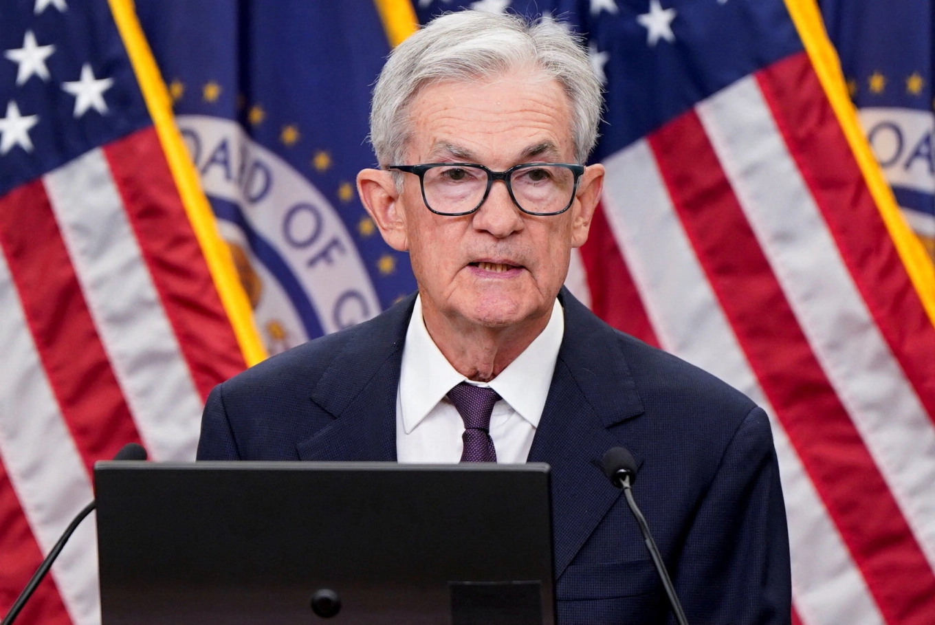 Fed cắt giảm lãi suất lần đầu tiên trong năm 2025, dự báo thêm hai đợt nới lỏng