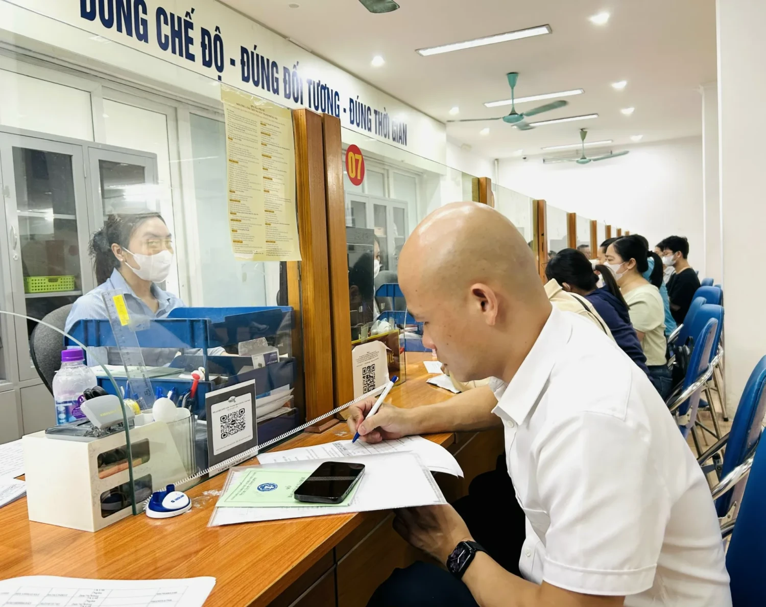 Đề xuất lao động tự đóng bảo hiểm thất nghiệp: Giải pháp linh hoạt hay gánh nặng mới cho người lao động?